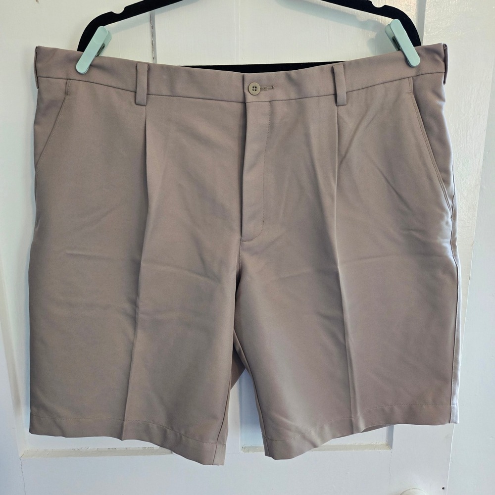 Nike Men's Beige Khaki Pleated Front Golf Shorts Sz. 40 in Inseam 9.5 in Dri Fit